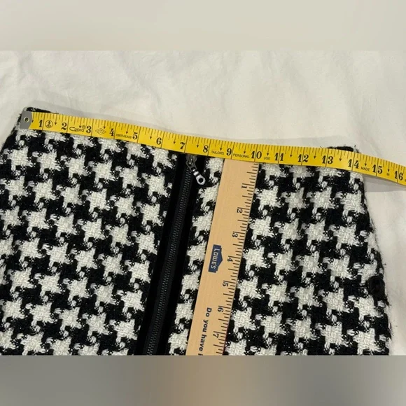 Anthropologie Houndstooth Tweed Mini Skirt Black White Front Zip Size 4 Chic - Picture 11 of 12
